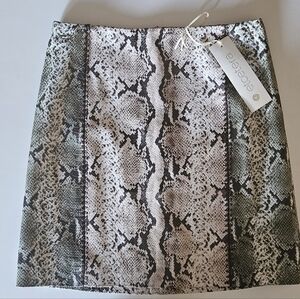 💐NWT Etcetera Faux Leather Snake Skin Mini Skirt